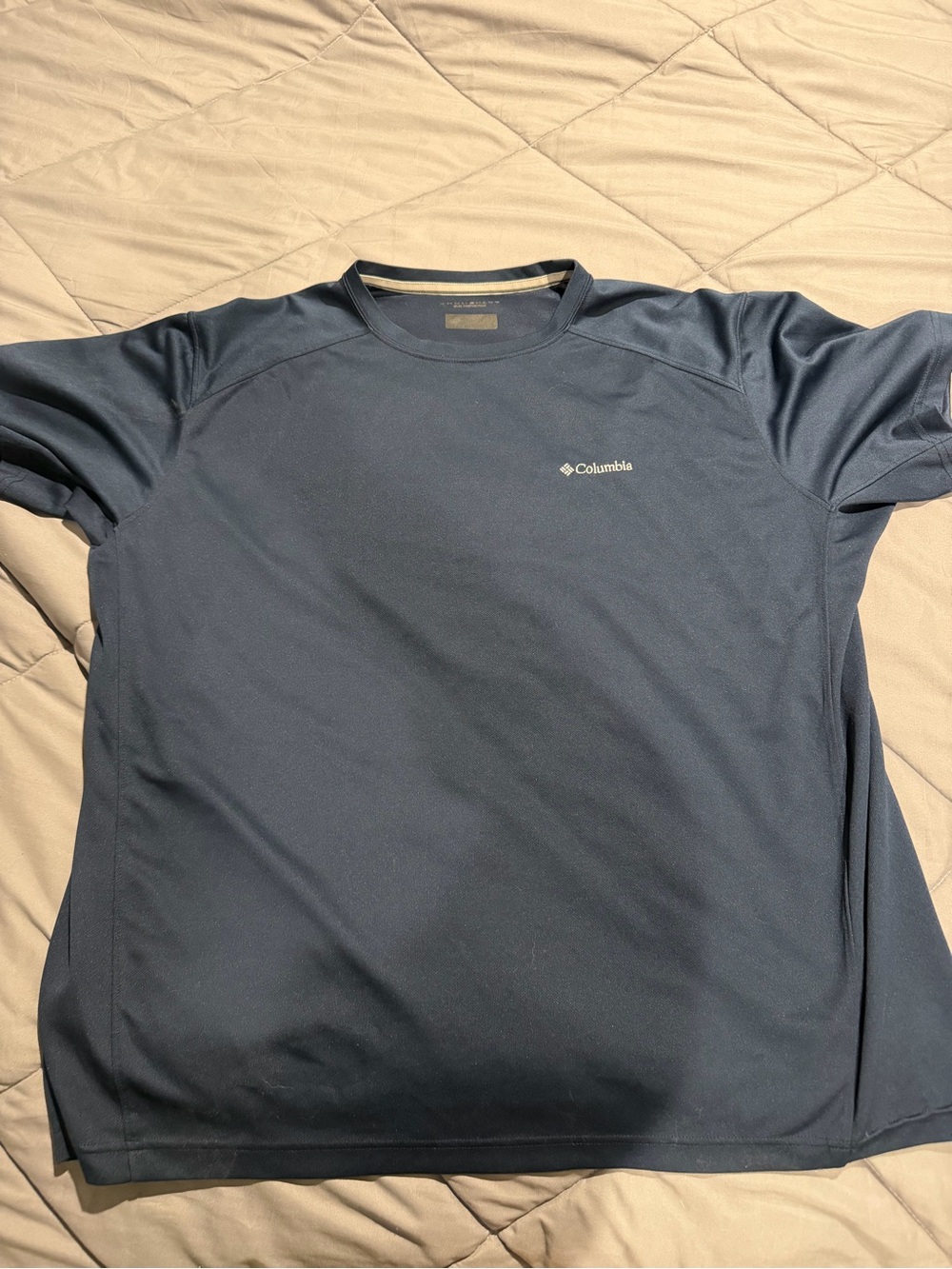 Columbia Men's Dark Blue Short-Sleeve Performance Tee